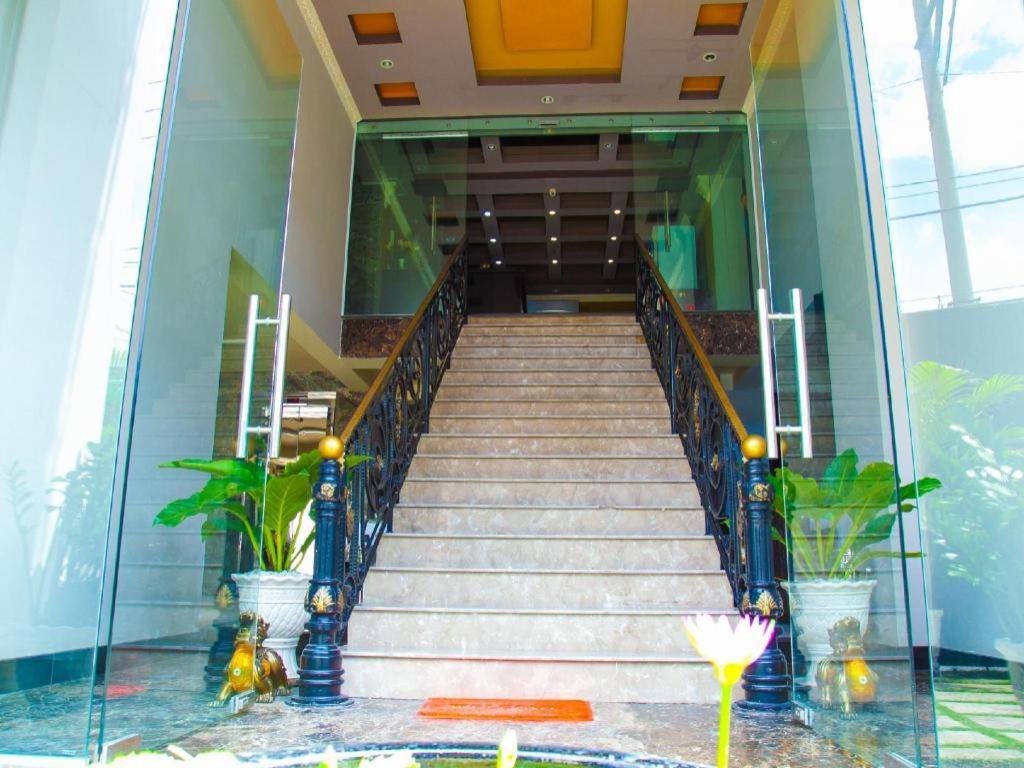 Eden Roc Khách sạn