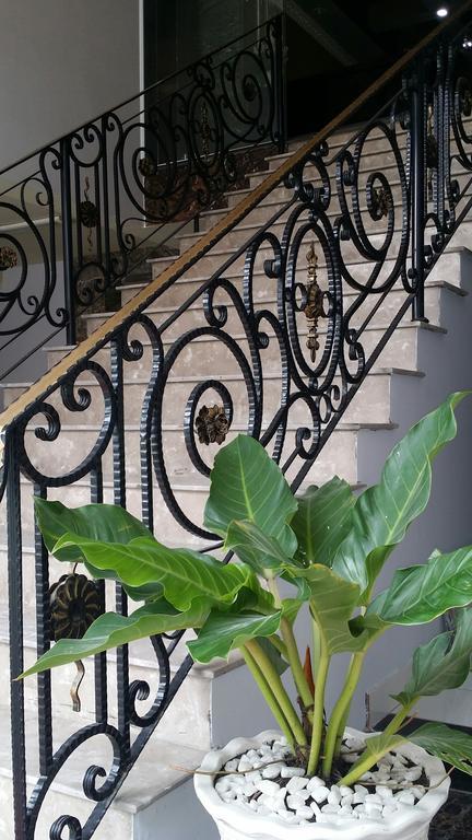 Eden Roc Khách sạn